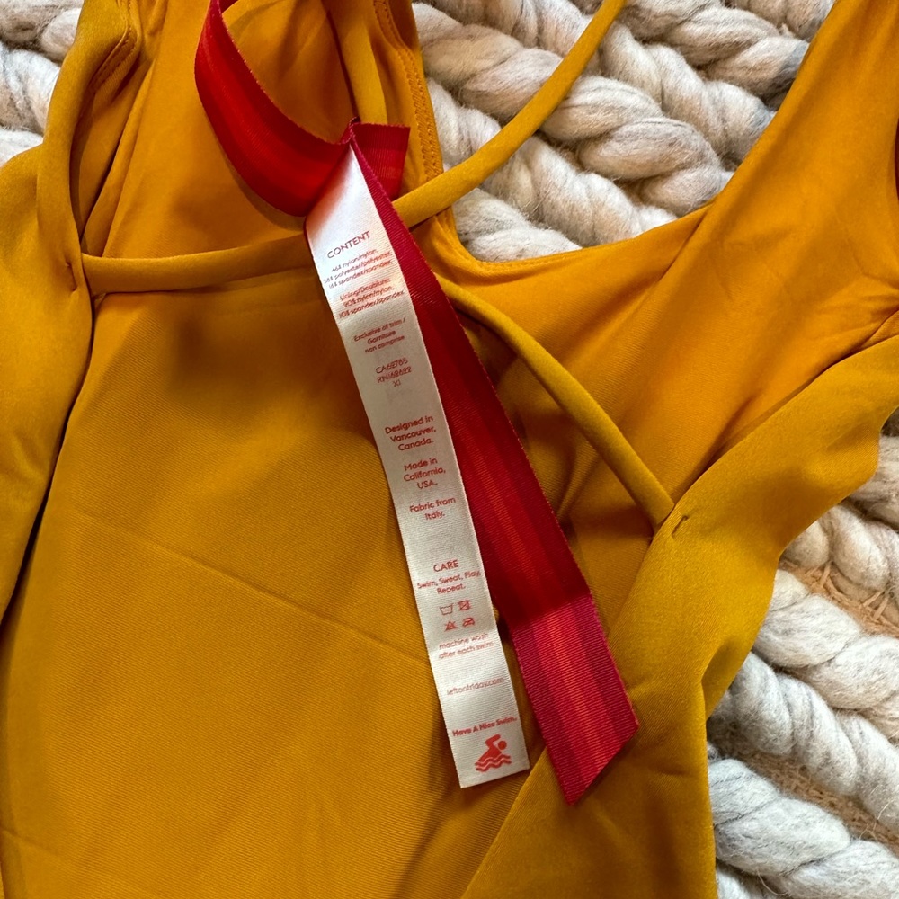 NWT Left On Friday Weekender Suit 24k (Gold) Size Small Discontinued Color/Style - Picture 9 of 9
